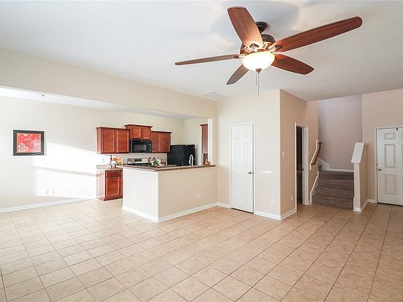 4th image of 858 Driftwood Ln