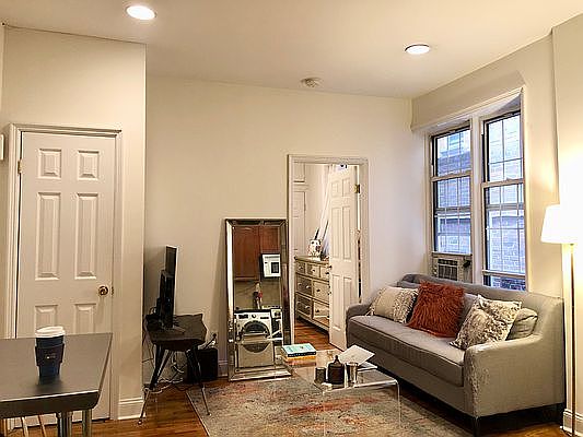 4th image of 139 E 13th St #5W