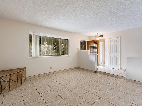 4th image of 10021 Natalie Ct NE