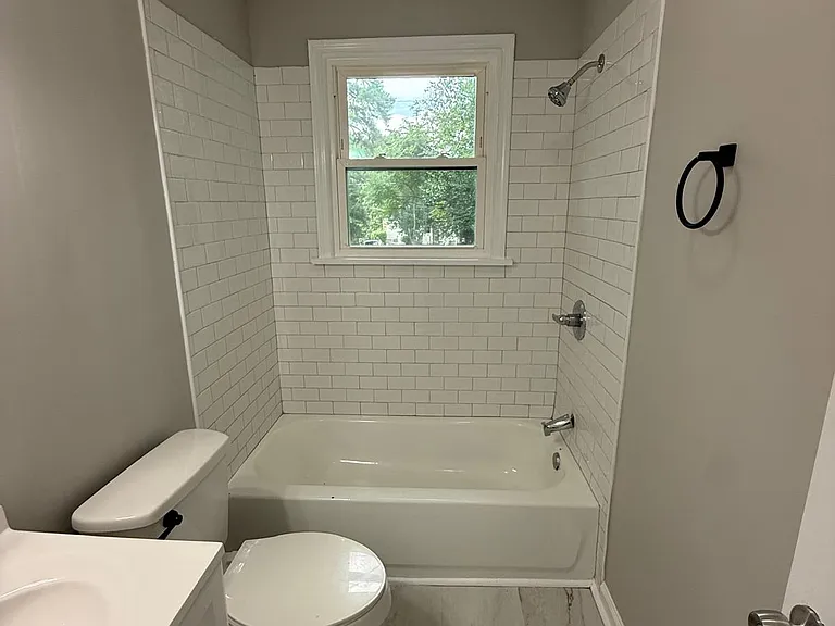 228 Lakeside Ave — Photo 12