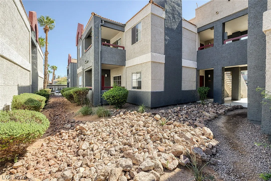 2 bed, 2.0 bath, 998 sqft, $1,350 — Photo 4