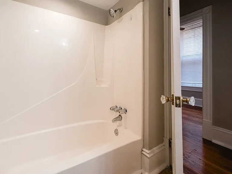 221 E 10th St #1 — Photo 15