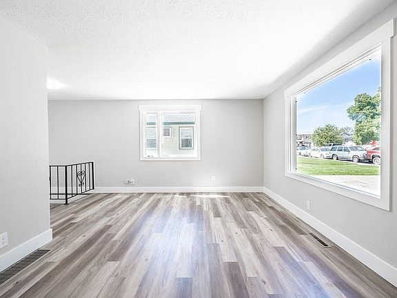 4th image of 2324 E Rockwell Ave