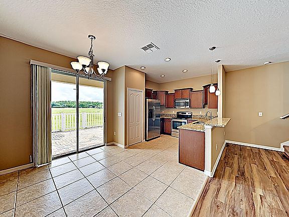 3rd image of 11851 Greengate Dr