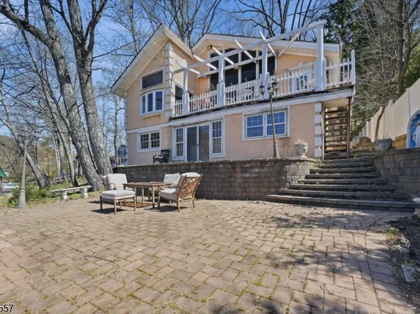 6 Oneida Ave, Hopatcong Boro, NJ 07843