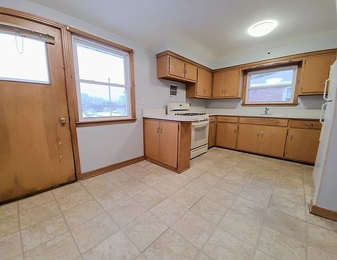 5th image of 8826A W Capitol Dr