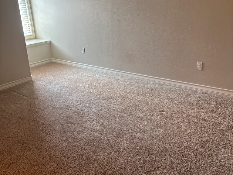 Third bedroom with bench seat for reading
