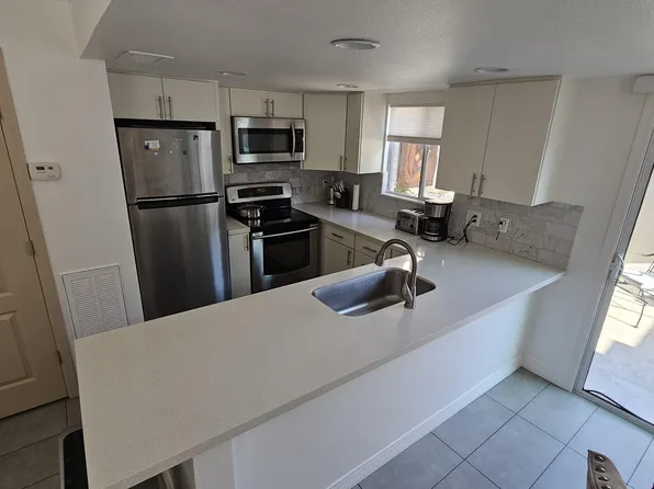 239 E BETTY ELYSE Lane, Phoenix, AZ 85022