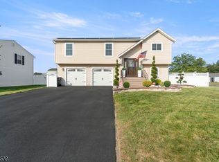 4 Hedgewood Rd, Howell, NJ 07731