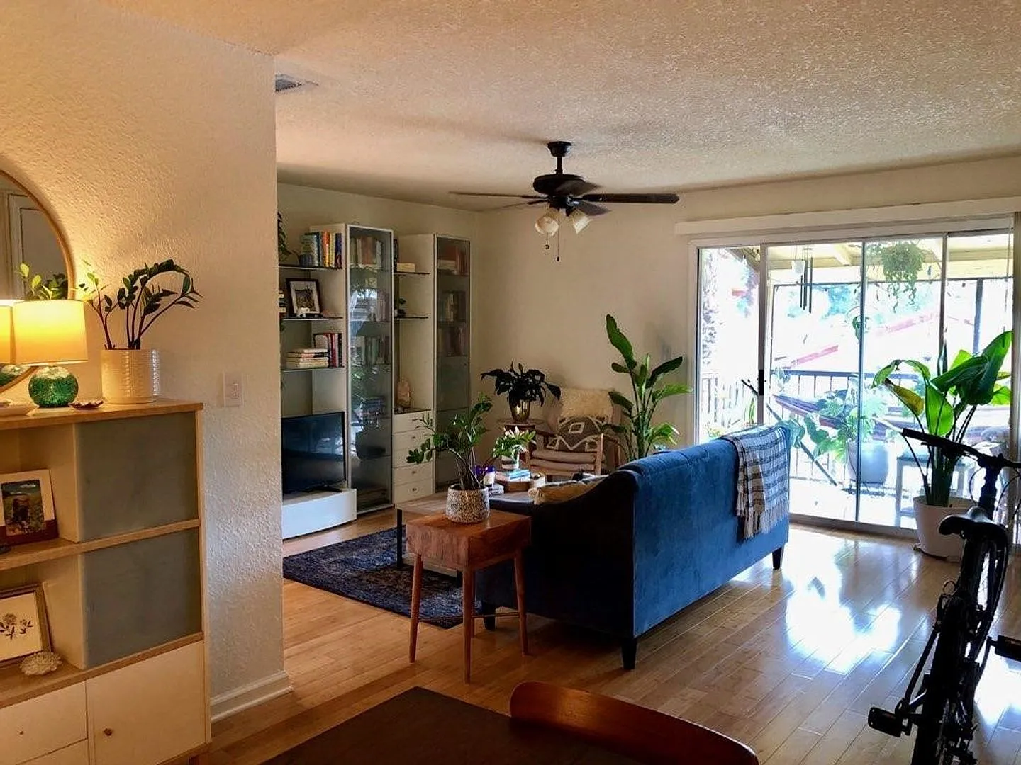 1 Bdrm 1 Bath Condo In la Costa Brava - Downtown/Sodo (Lake Pineloch) — Photo 3