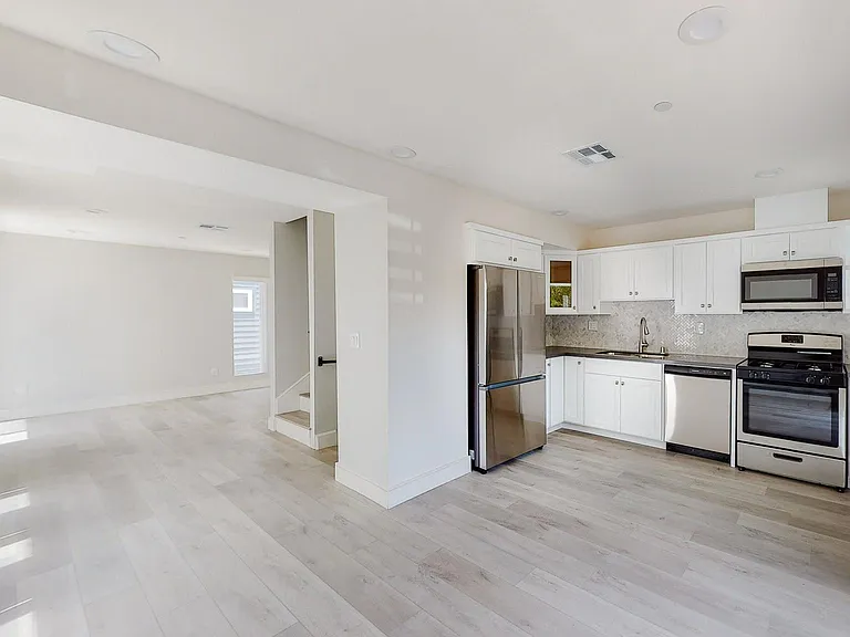 953 1/2 N Mariposa Ave #1/2 — Photo 16