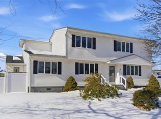 25 Whitetail Ln, Commack, NY 11725