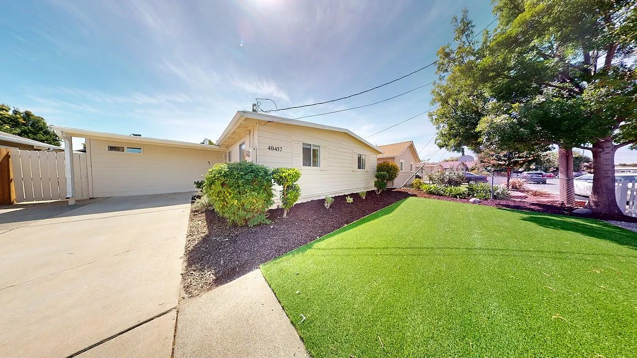 4 bed, 1500 sqft, $4,490 — Photo 2