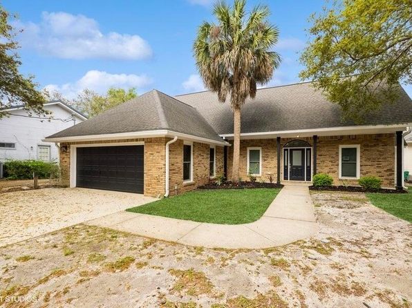 13 Lakeshore Dr, Shalimar, FL 32579