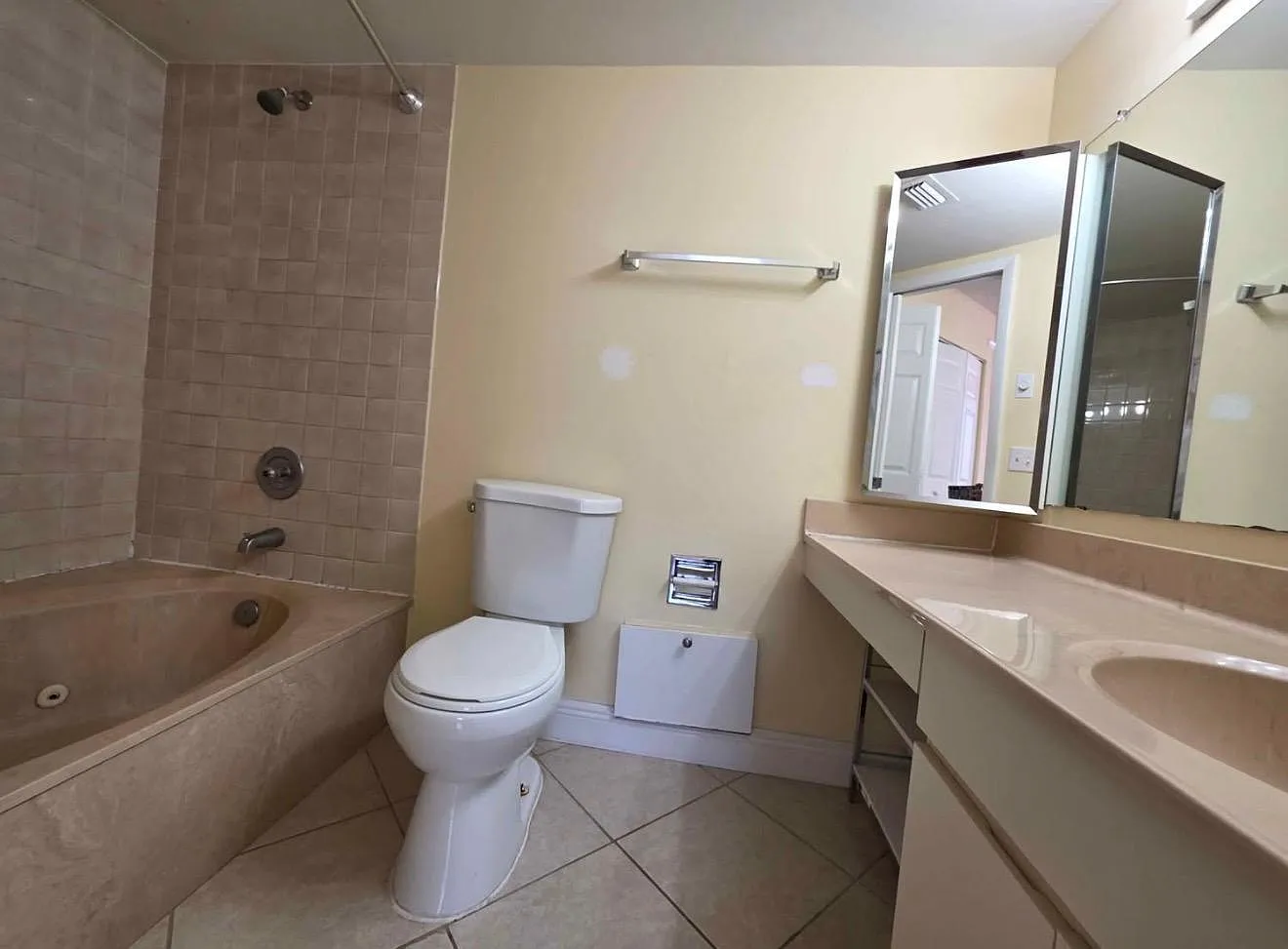 2 bed, 1218 sqft, $2,100 — Photo 1