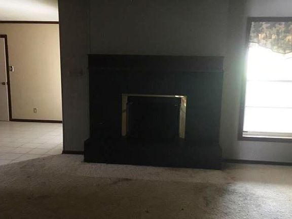 3rd image of 671 Marilyn Ln