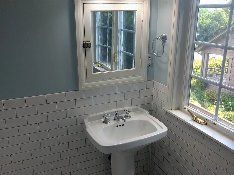 7234 SW Brier Pl — Photo 8