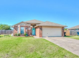 10516 NW 45th St, Yukon, OK 73099