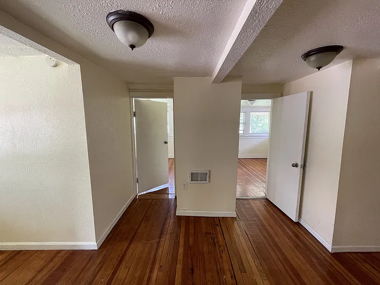 4415 Forest Ave — Photo 41
