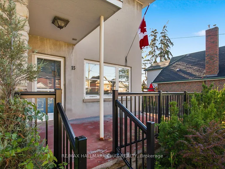 15 Parkside Dr #3 — Photo 2