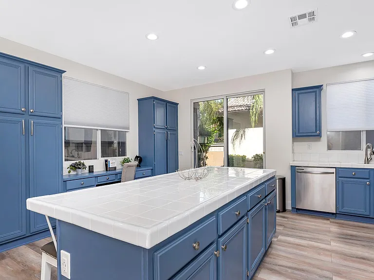 43635 Altamura Ct — Photo 9