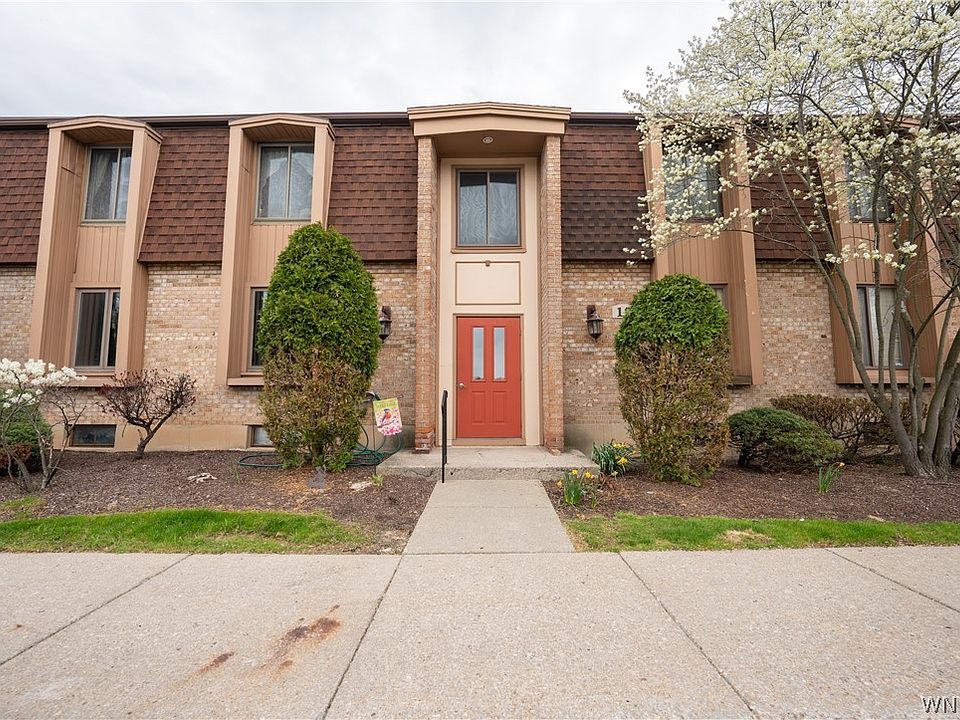 1st image of 15 Greenwich Dr APT 1