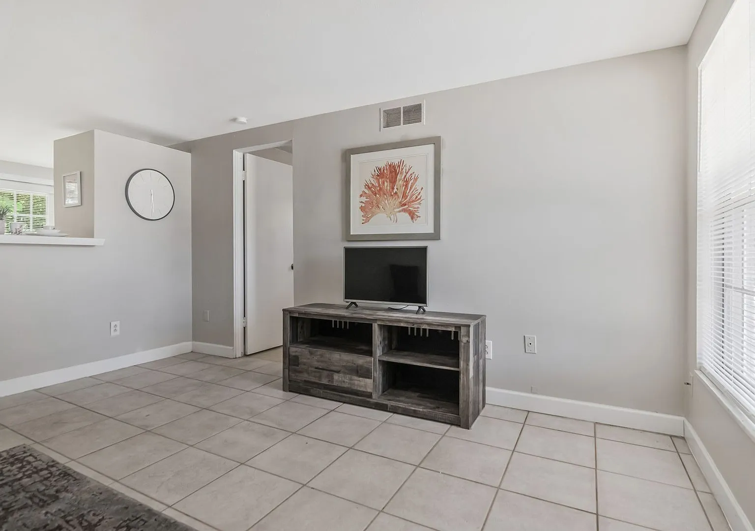 Move-In Ready 1BR/1BA Duplex in Brandon, FL $1,250/Month, Across from Brandon Mall — Photo 3
