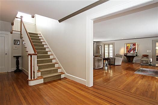 4th image of 46 Crest Dr