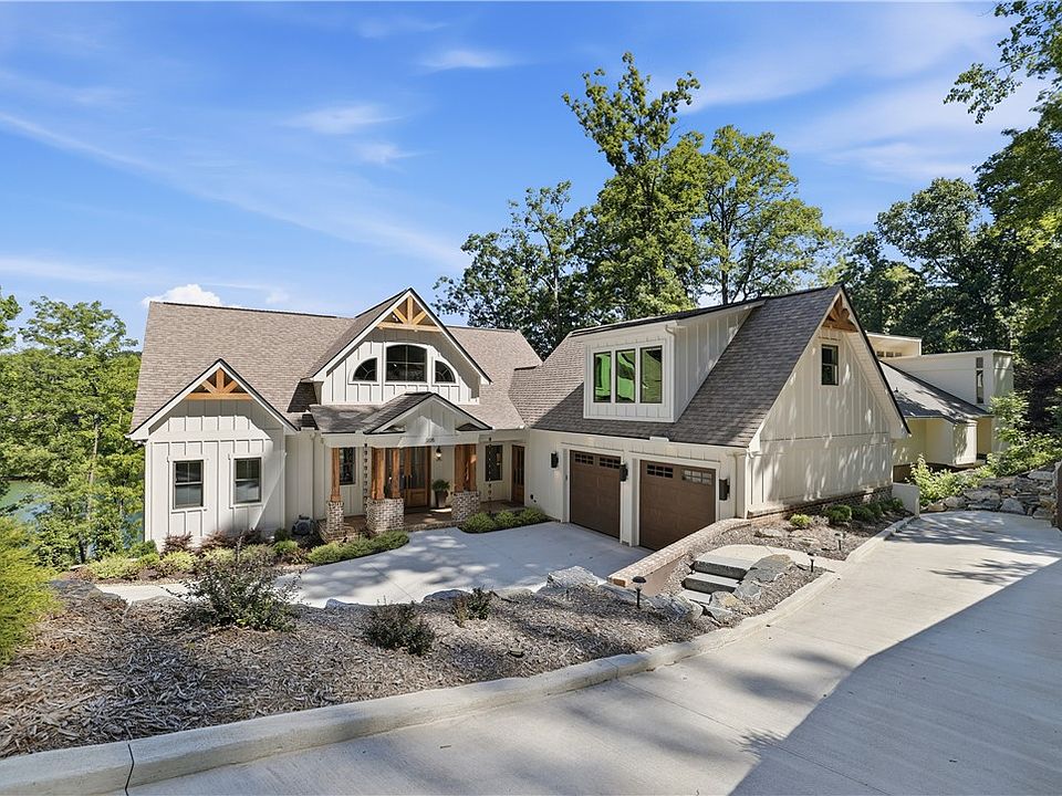 1st image of 305 Harbor Dr
