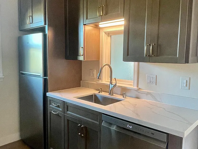 2325 McKinley Ave — Photo 3