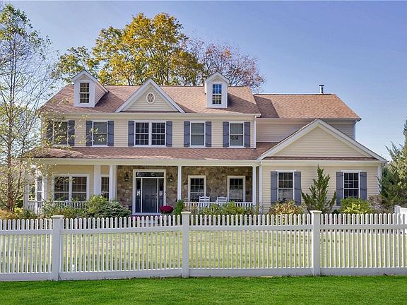 2nd image of 366 Palmer Ln