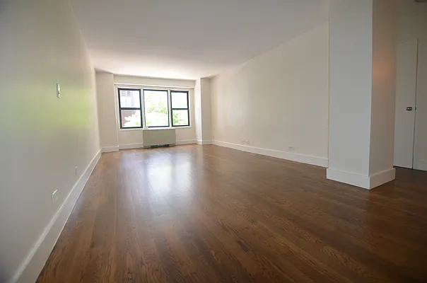 Rented by Manhattan Realty Group | media 10