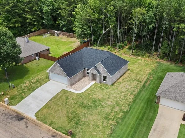 801 Willow Oak Dr, Atlanta, TX 75551