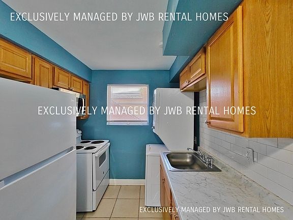 3rd image of 5548 Playa Way APT 1