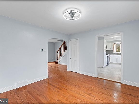 5th image of 7603 Oak Lane Rd