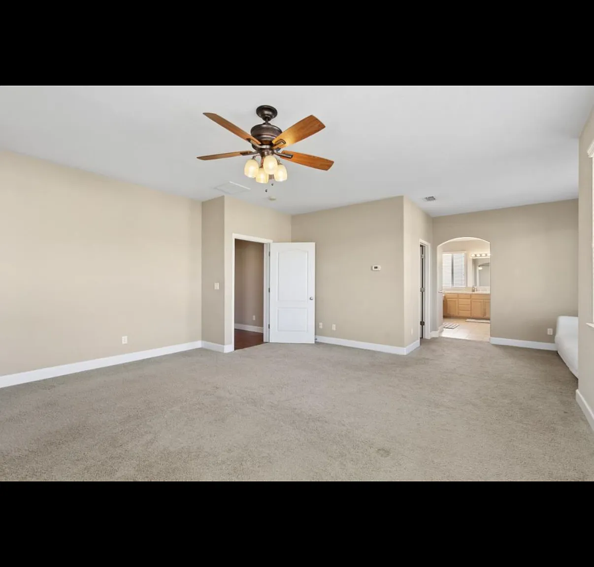 5 bed, 3264 sqft, $1,500 — Photo 2