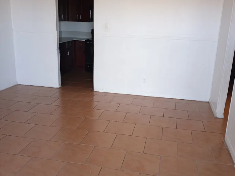 1203 N College St — Photo 16