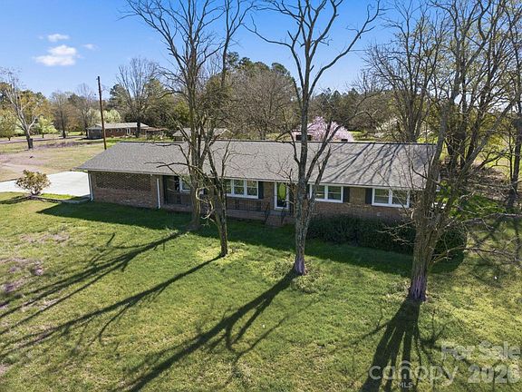 3rd image of 20402 Norton Rd