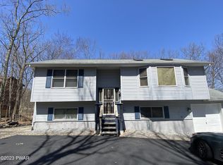 109 Bishop Ct, Bushkill, PA 18324