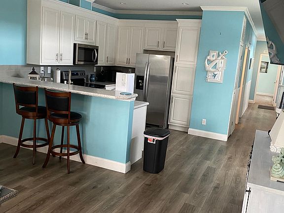 Eat in kitchen with bar