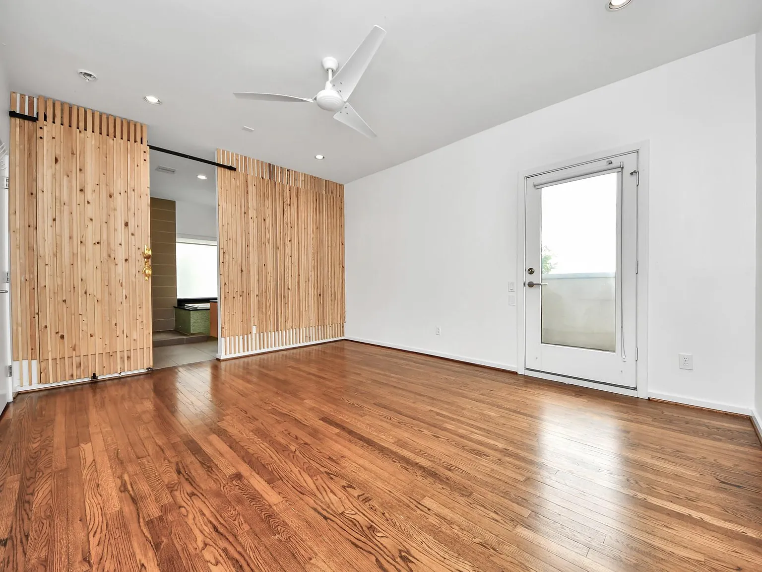 3 bed, 3.5 bath, 2578 sqft, $3,150 — Photo 4