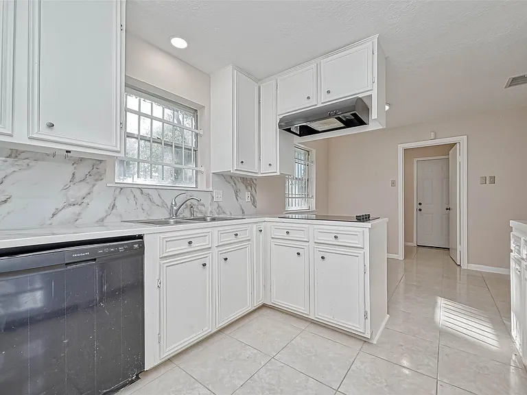 11503 High Star Dr — Photo 20