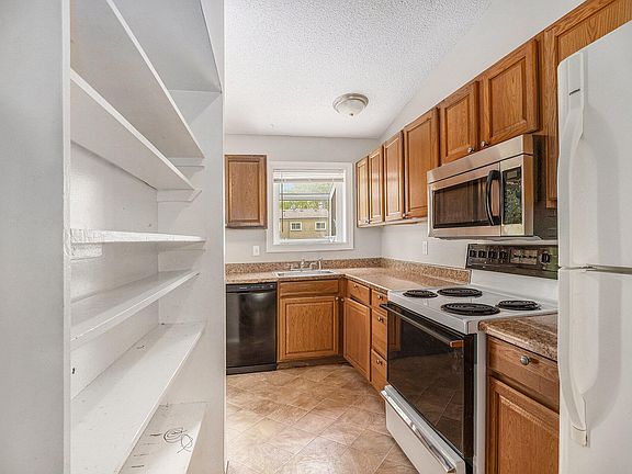 4th image of 8584 Buckingham Dr
