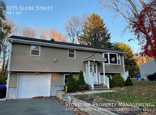 1095 Glebe St, Taunton, MA 02780