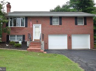 498 Charter Ln, Mount Joy, PA 17552