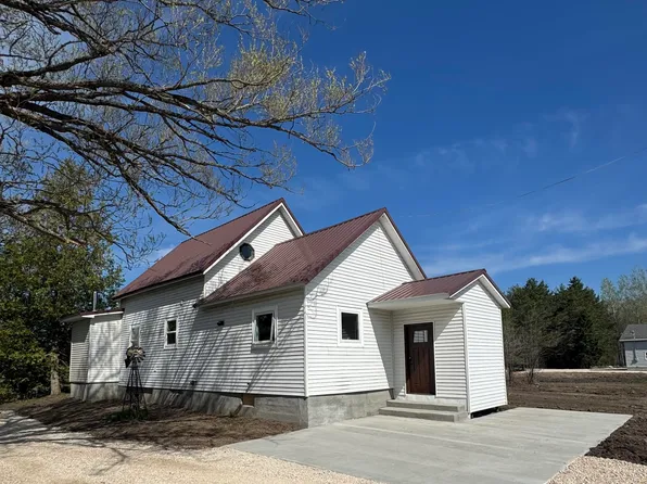 6647 S Riverside Dr, Sault Sainte Marie, MI 49783