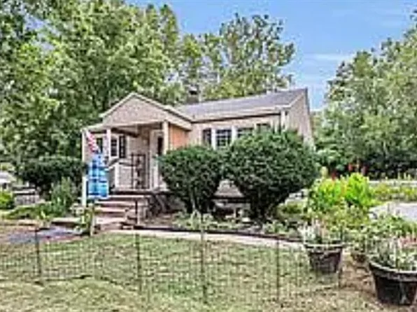 4437 N Olive St, Kansas City, MO 64116