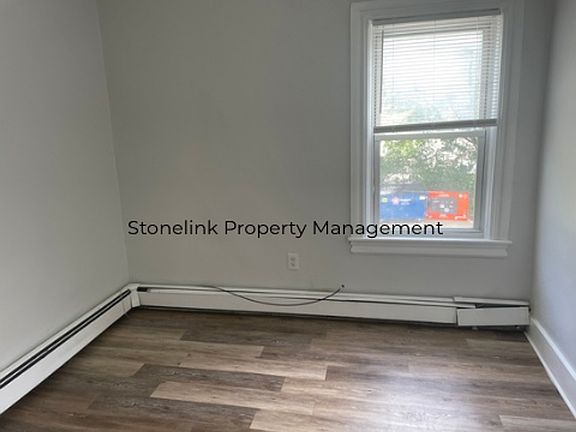 5th image of X61 Elm St #2L