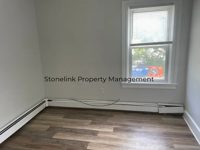 X61 Elm St — Photo 5