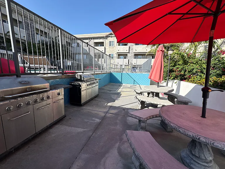 6332 Woodman Ave #5 — Photo 26